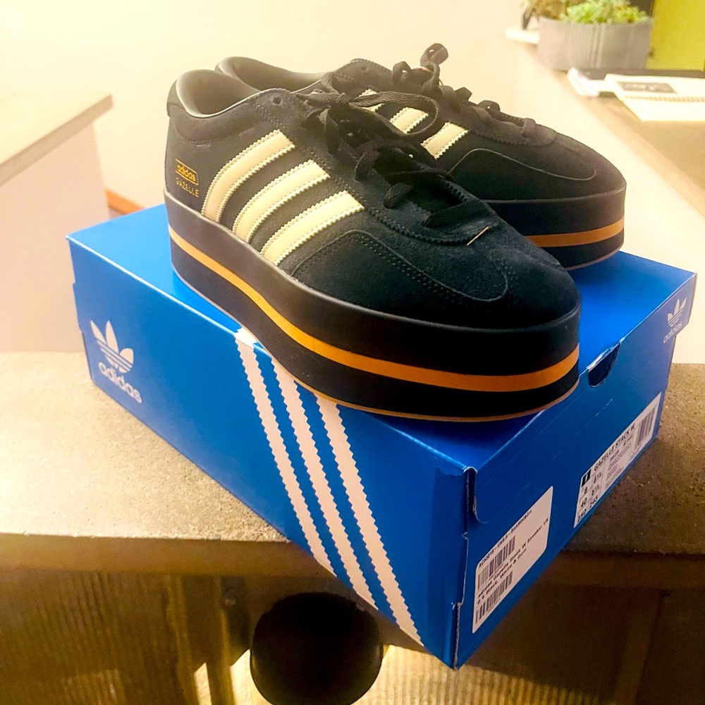 Adidas Gazelle Stack model

Size 8 US

Never worn, with tags.